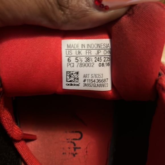 Adidas red sneakers - Picture 3 of 3